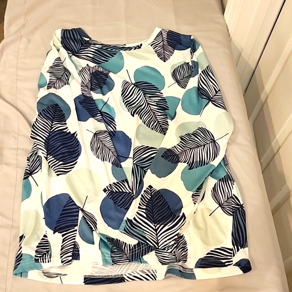 Long sleeve leaf print top